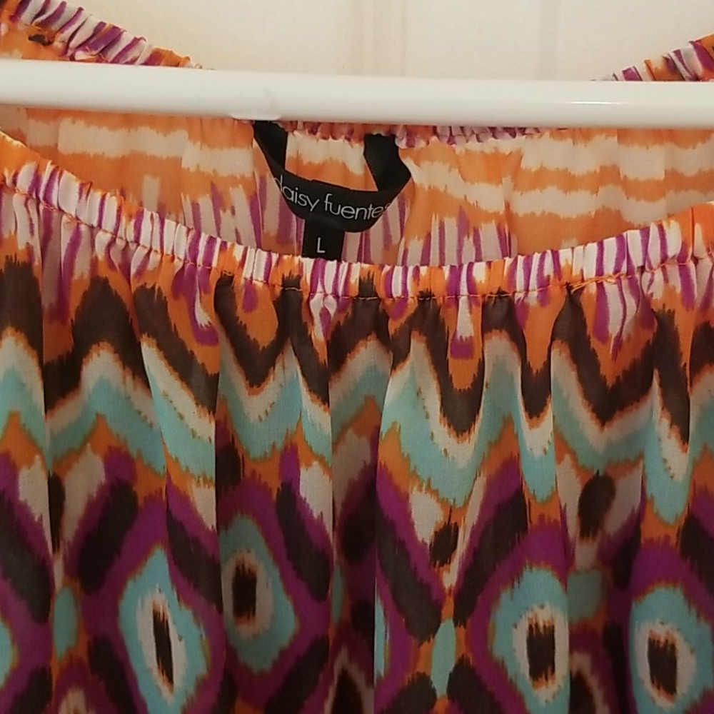Pretty patterned top - Picture 2 of 4